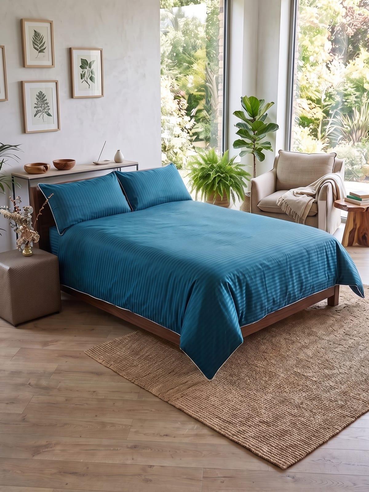 Midnight blue with white piping bedding set