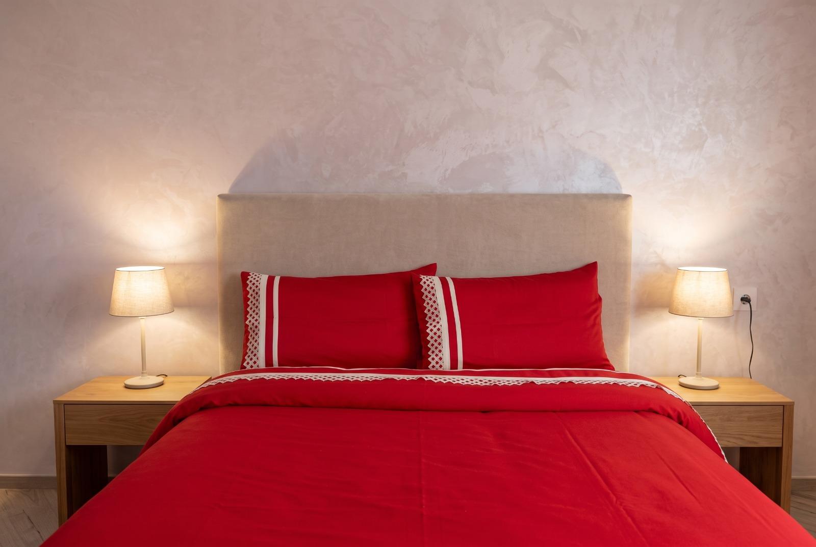 Red with ribbon and cotton lace bedding set